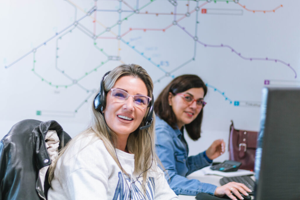 asistente inteligencia artificial operadores telefónicos atención al cliente opensistemas
